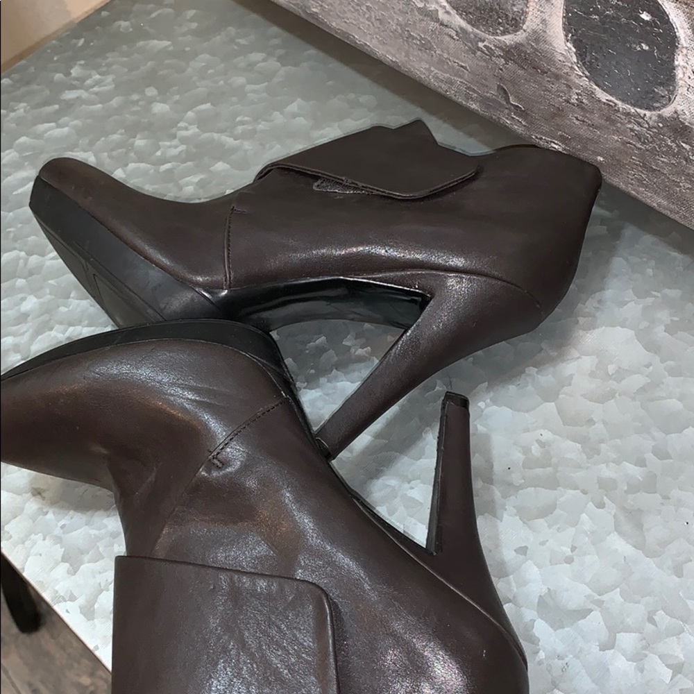 Shoes - Picture 7 of 8